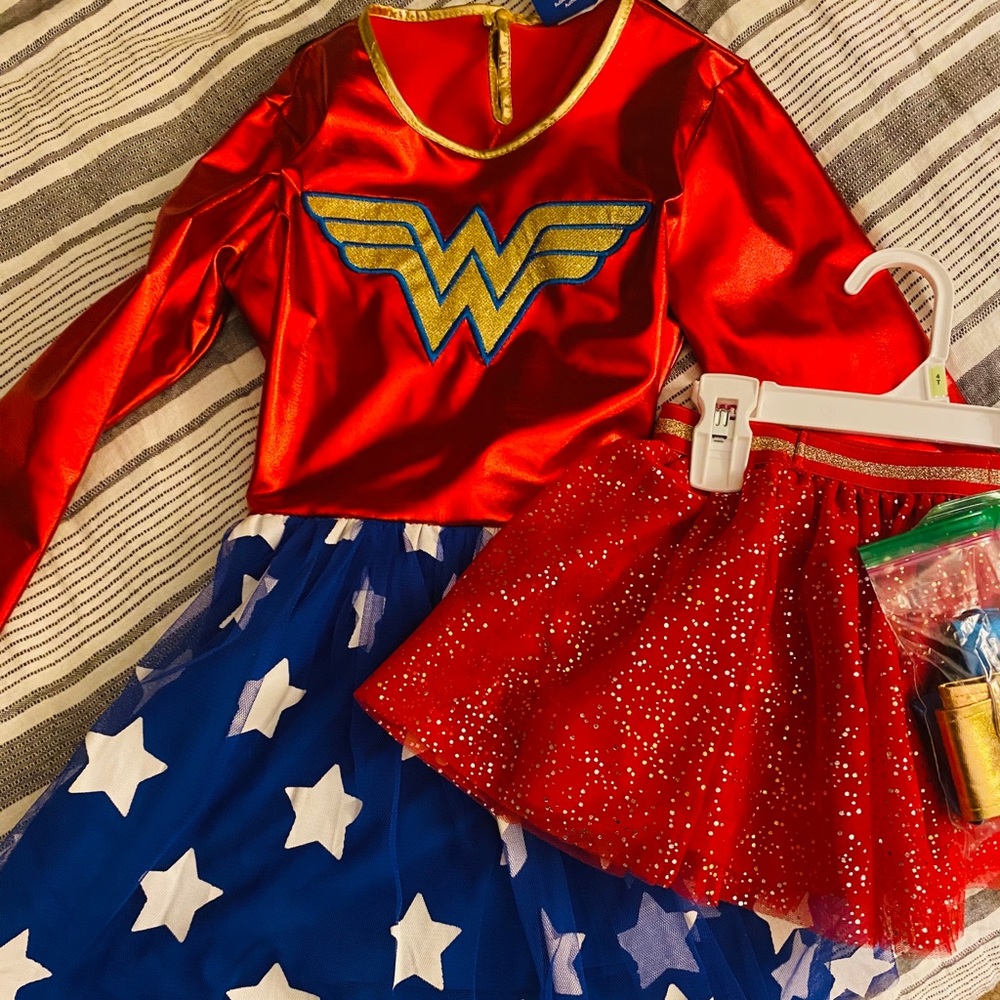 Wonder women costume size 5/6
